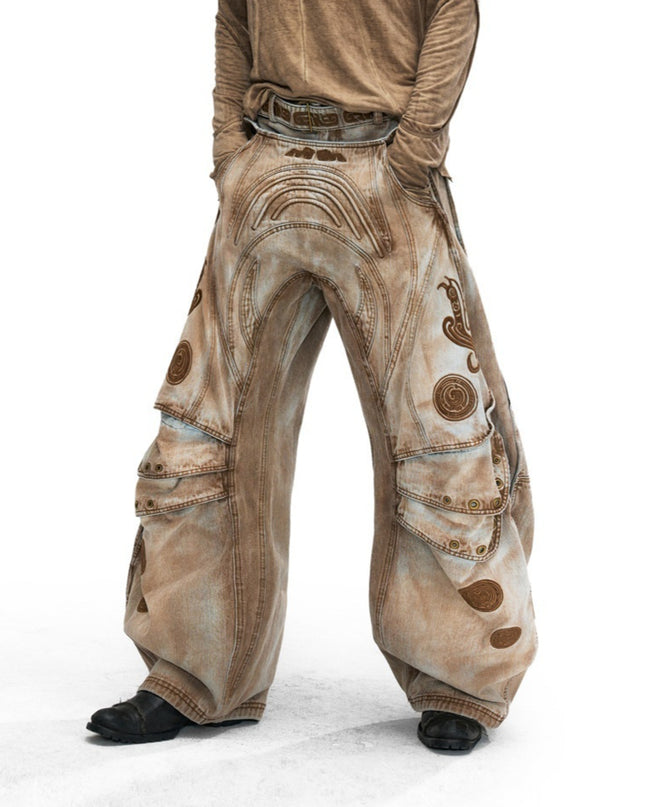 Three-dimensional Structured Curved-leg Jeans
