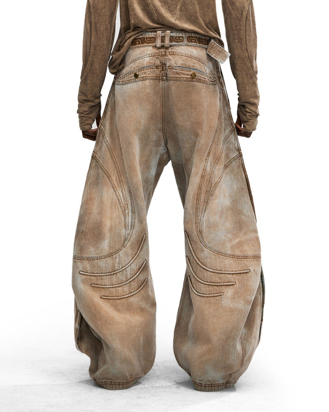 Three-dimensional Structured Curved-leg Jeans