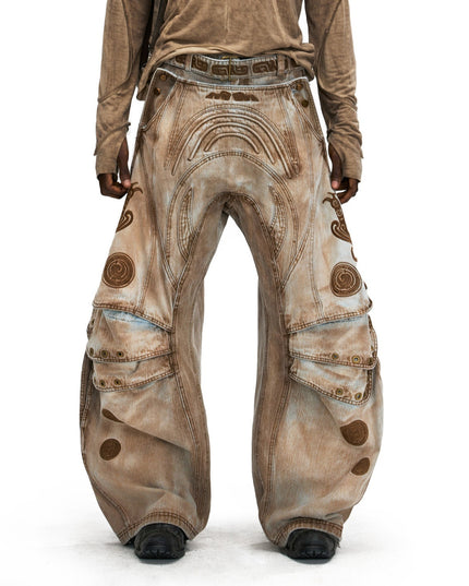 Three-dimensional Structured Curved-leg Jeans